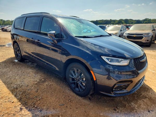 2021 CHRYSLER PACIFICA — Passenger 3/4