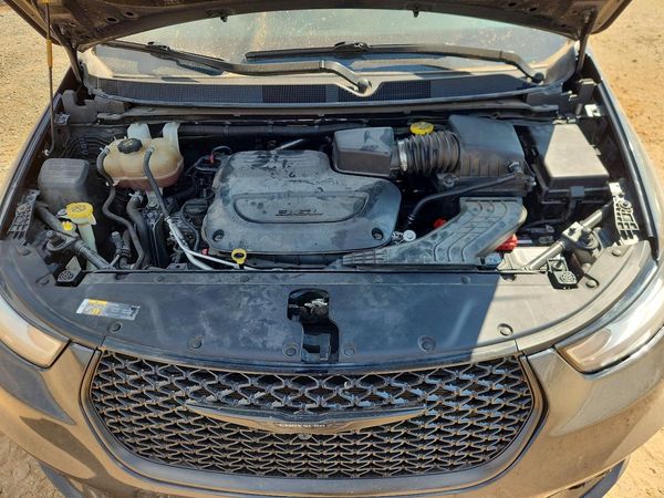 2021 CHRYSLER PACIFICA — Engine bay