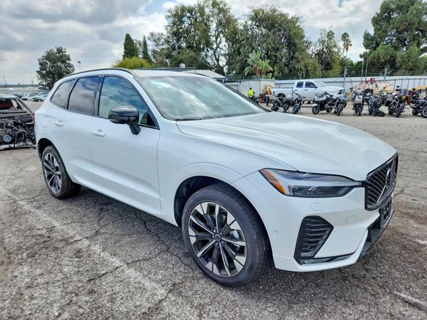 2026 VOLVO XC60 Plus Dark