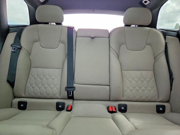 2026 VOLVO XC60 Plus Dark