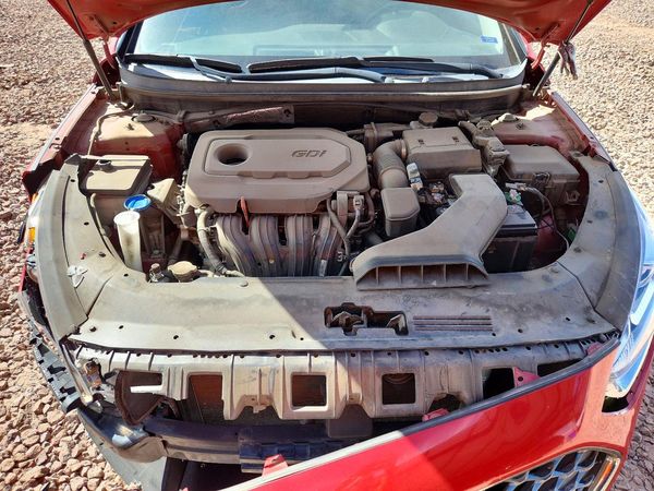 2019 HYUNDAI SONATA — Engine bay