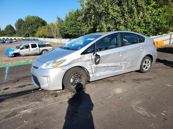 2012 TOYOTA PRIUS — Front 3/4
