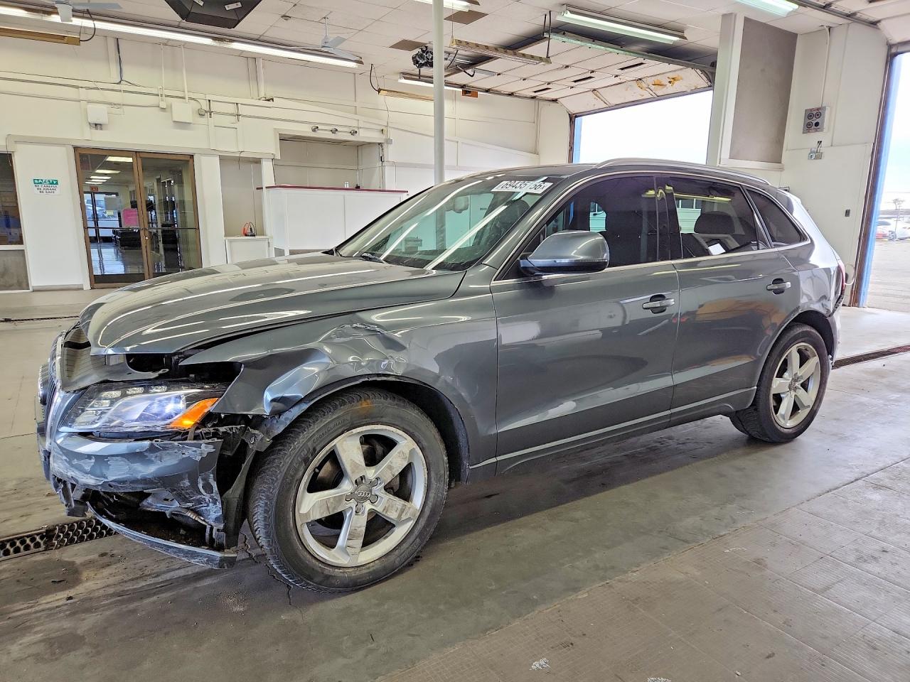 2012 AUDI Q5 — Front 3/4
