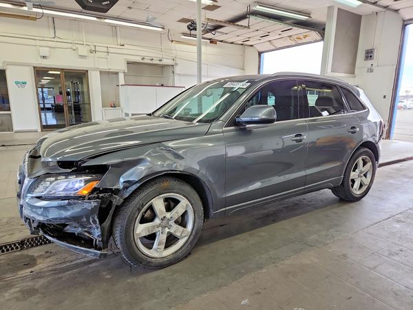 2012 AUDI Q5 — Front 3/4