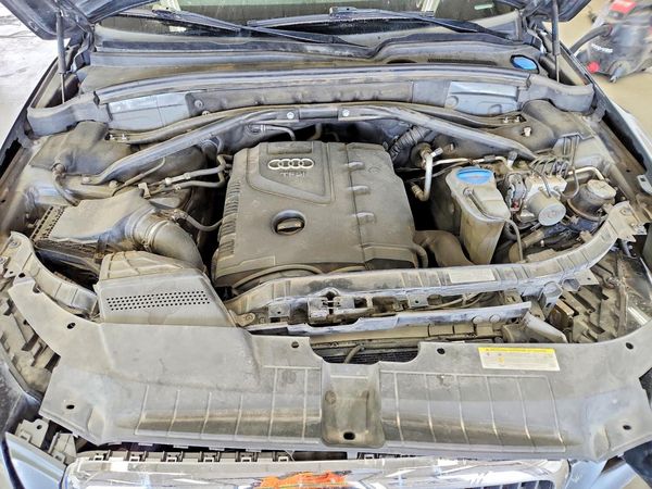 2012 AUDI Q5 — Engine bay