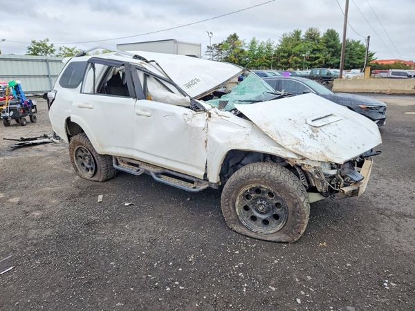 2016 TOYOTA 4RUNNER Base Grade — Passenger 3/4