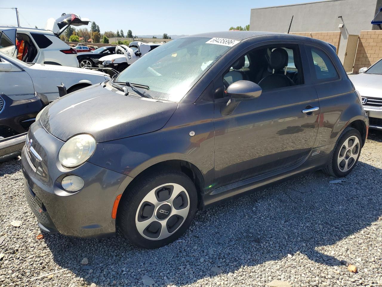 2015 FIAT 500 Electric — Front 3/4