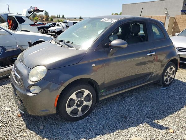 2015 FIAT 500 Electric — Front 3/4