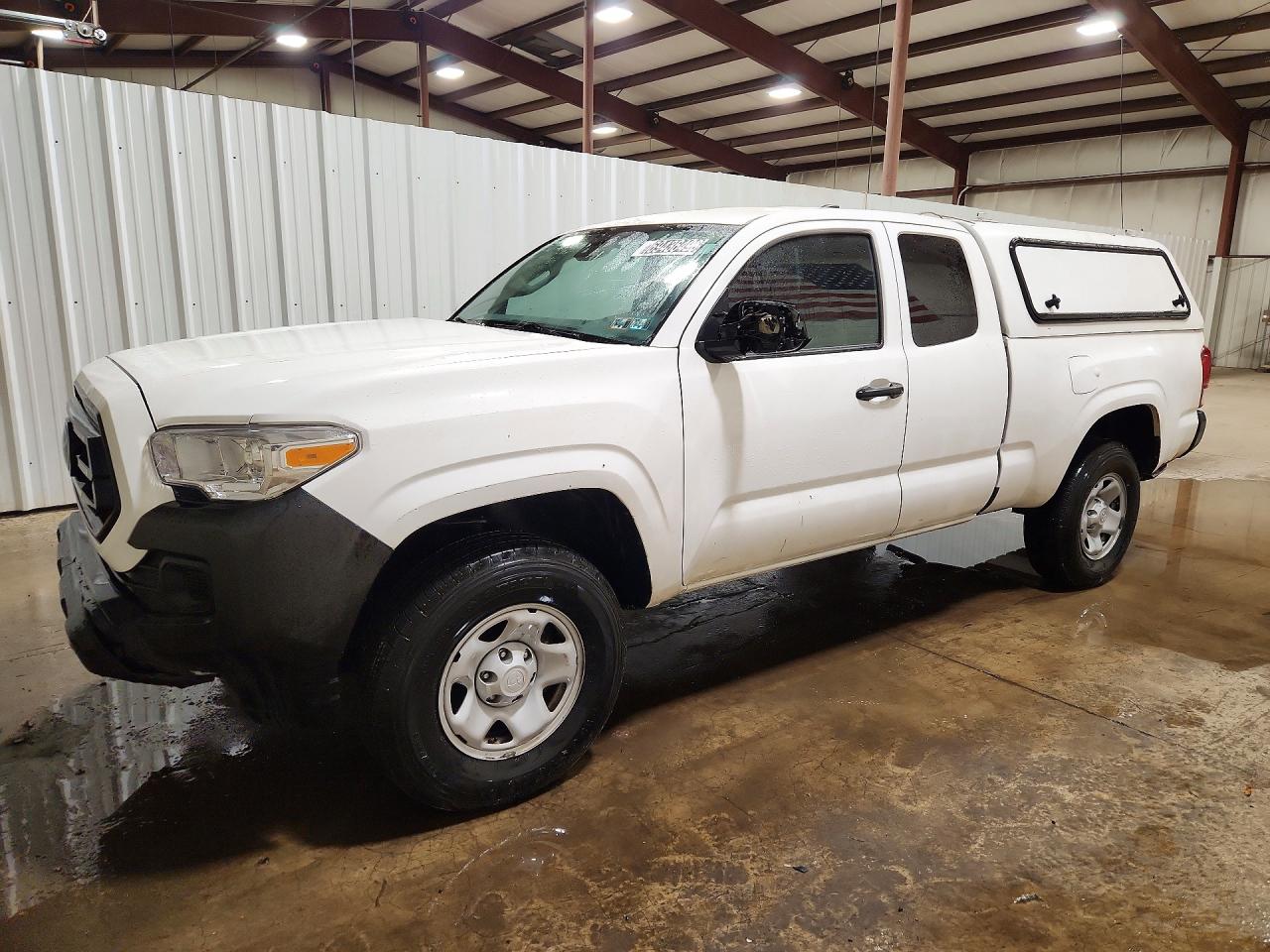 2022 TOYOTA TACOMA SR5 — Front 3/4