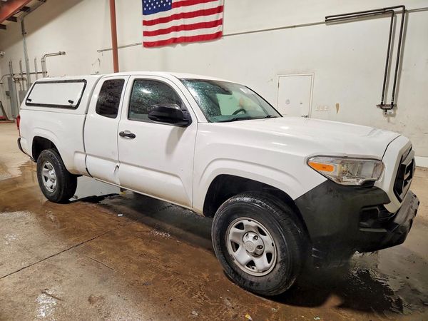 2022 TOYOTA TACOMA SR5 — Passenger 3/4