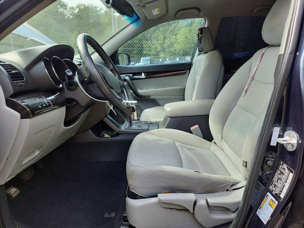 2013 KIA SORENTO Base / LX — DENT