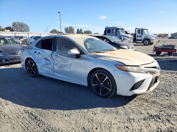 2020 TOYOTA CAMRY XSE — Passenger 3/4