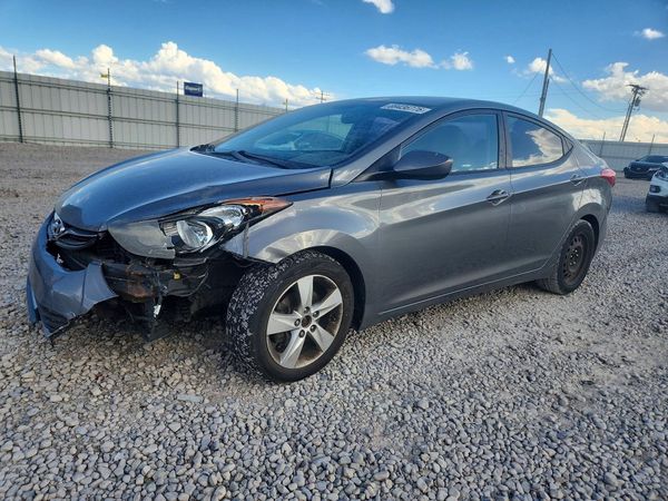 2013 HYUNDAI ELANTRA — Front 3/4