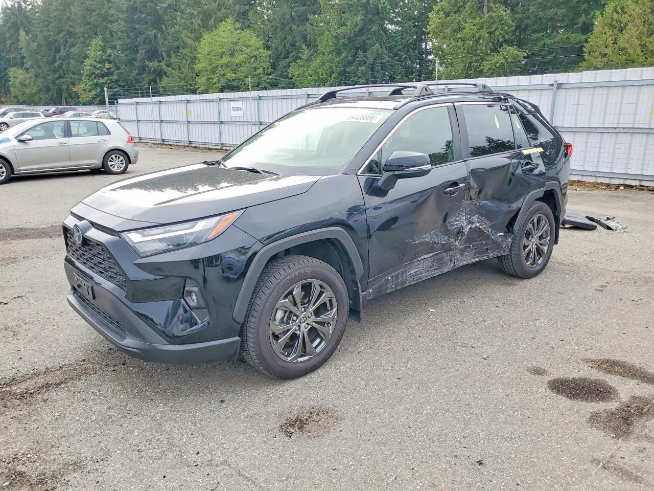 2022 TOYOTA RAV4 XLE Premium — Front 3/4