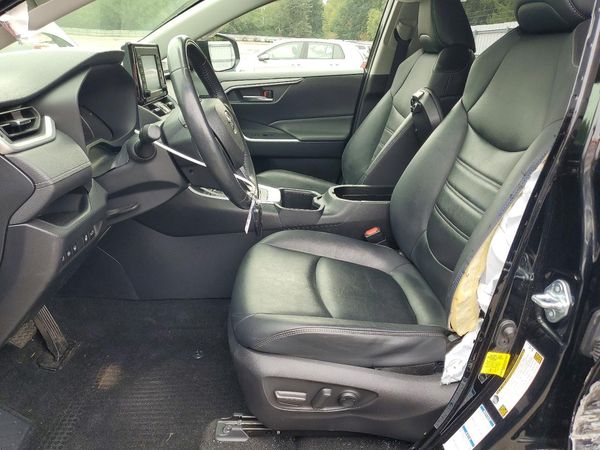 2022 TOYOTA RAV4 XLE Premium — DENT