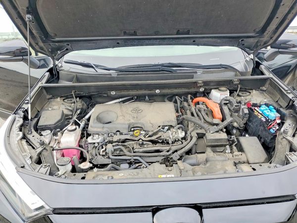 2022 TOYOTA RAV4 XLE Premium — Engine bay