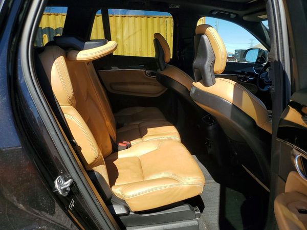 2018 VOLVO XC90 Momentum — PSRS