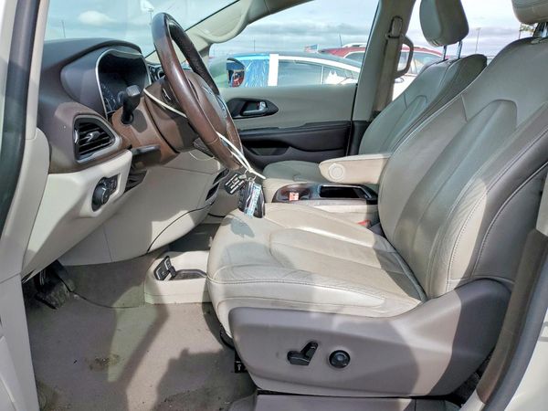 2021 CHRYSLER PACIFICA Touring L — DENT