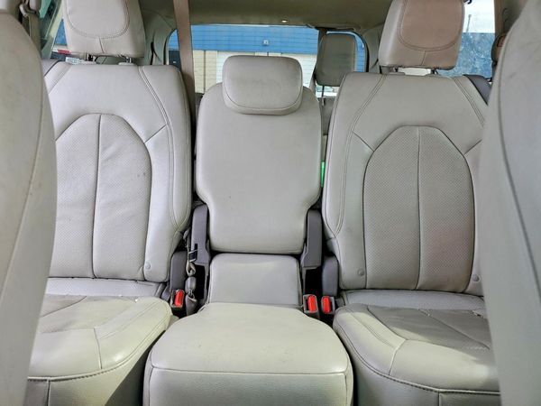 2021 CHRYSLER PACIFICA Touring L — SUVN