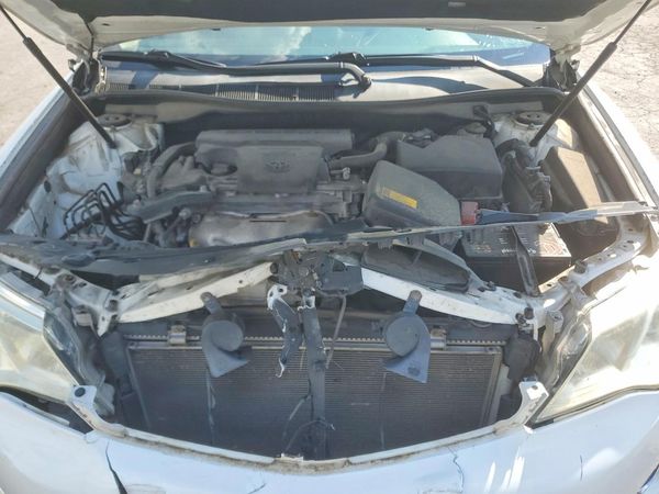 2012 TOYOTA CAMRY — Engine bay