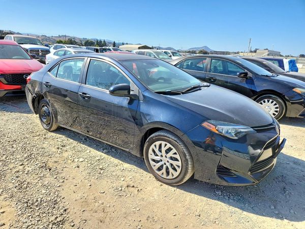 2019 TOYOTA COROLLA L/LE/SE/XLE/XSE — Passenger 3/4