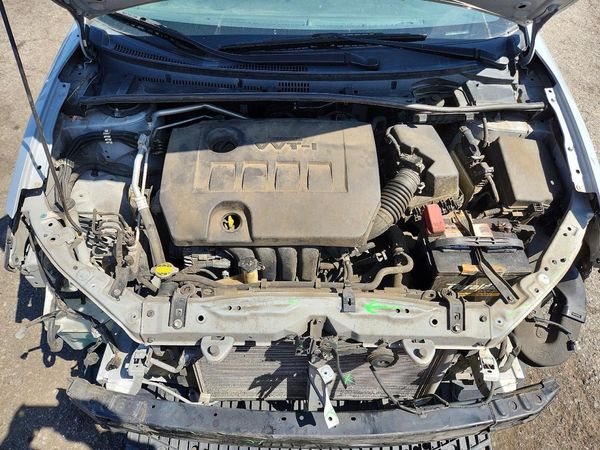 2014 TOYOTA COROLLA L/LE — Engine bay
