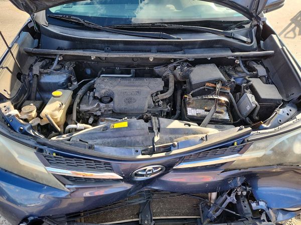 2013 TOYOTA RAV4 Sports — Engine bay