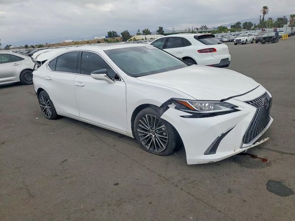 2025 LEXUS ES 300H — Passenger 3/4