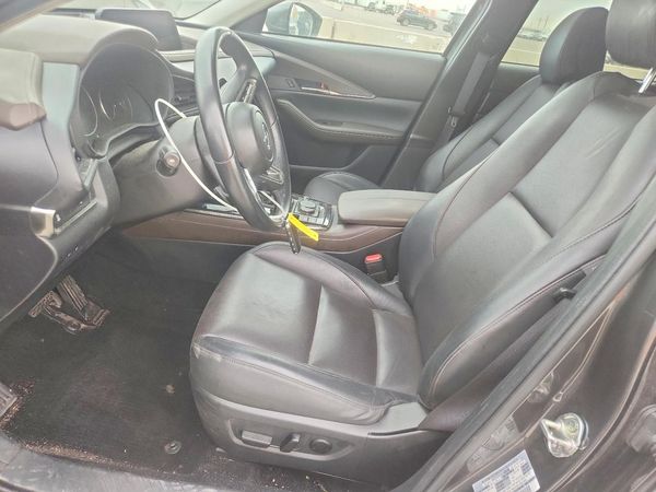 2022 MAZDA CX-30 Premium Package — DENT