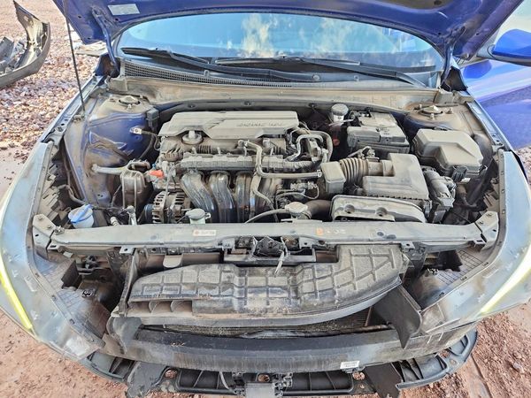 2021 HYUNDAI ELANTRA SEL — Engine bay