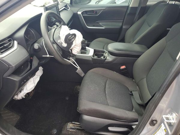 2021 TOYOTA RAV4 LE — DENT