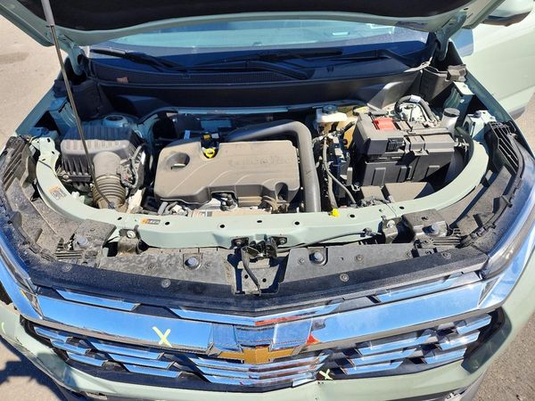 2025 CHEVROLET EQUINOX 1LT — Engine bay
