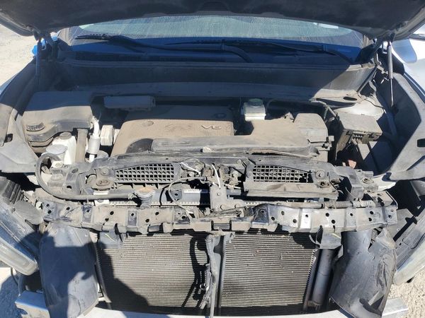 2016 INFINITI QX60 — Engine bay