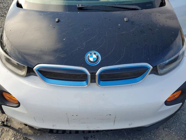 2014 BMW I SERIES — Engine bay