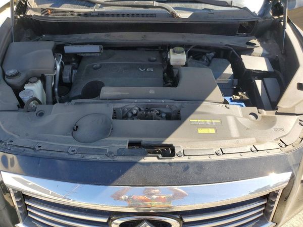 2014 INFINITI QX60 — Engine bay