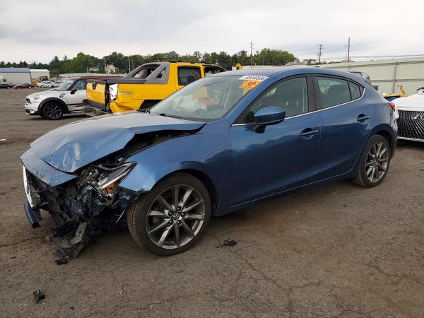 2018 MAZDA 3 — Front 3/4