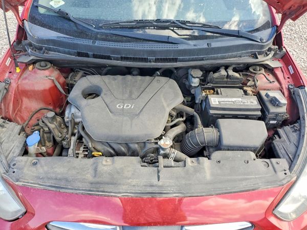 2014 HYUNDAI ACCENT — Engine bay