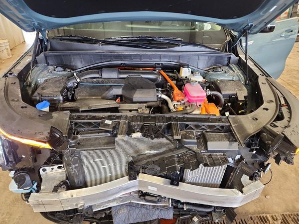 2025 KIA SORENTO — Engine bay