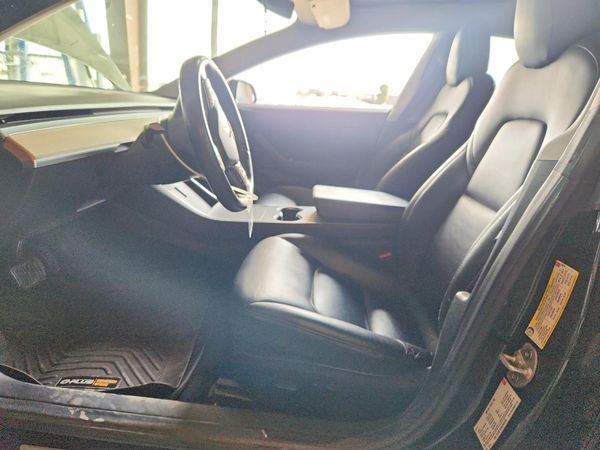 2018 TESLA MODEL 3 — DENT
