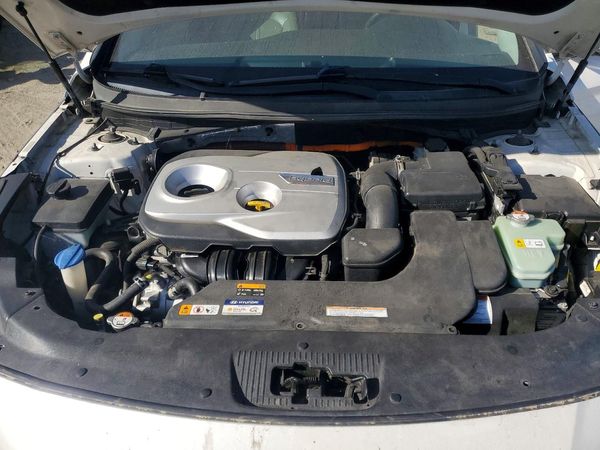 2016 HYUNDAI SONATA GLS (Middle) — Engine bay