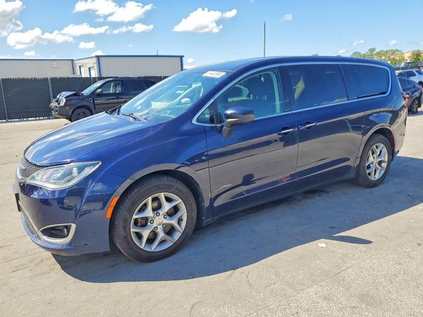 2017 CHRYSLER PACIFICA — DSFA — Front 3/4
