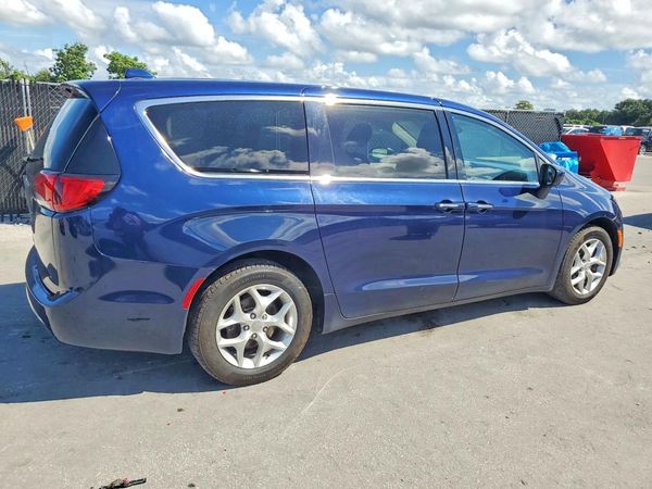 2017 CHRYSLER PACIFICA Touring L — PSRA