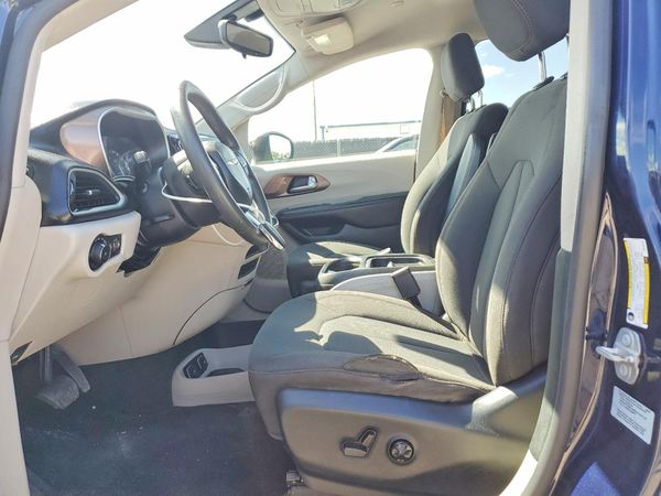 2017 CHRYSLER PACIFICA Touring L — DENT