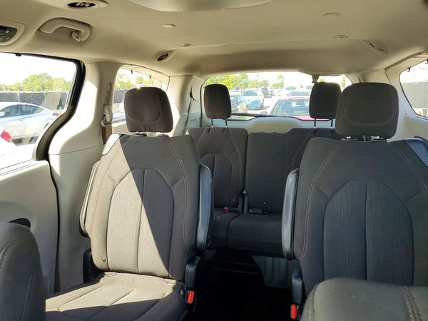 2017 CHRYSLER PACIFICA Touring L — SUVN