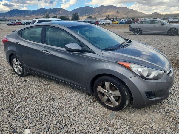 2013 HYUNDAI ELANTRA — Passenger 3/4