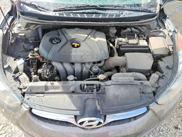 2013 HYUNDAI ELANTRA — Engine bay