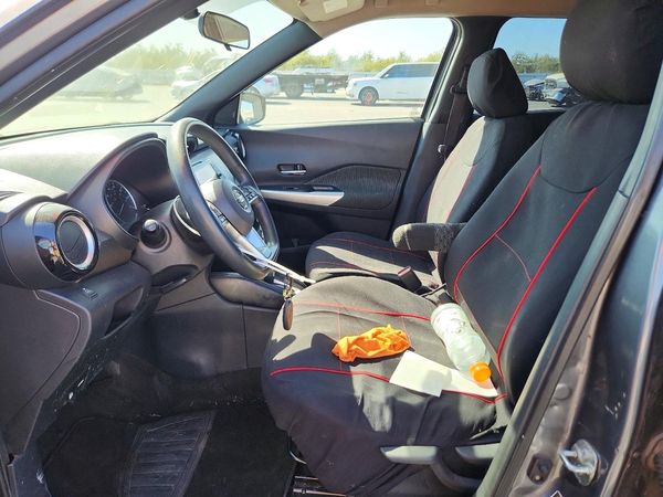 2019 NISSAN KICKS — DENT