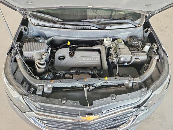 2020 CHEVROLET EQUINOX LT (1LT) — Engine bay