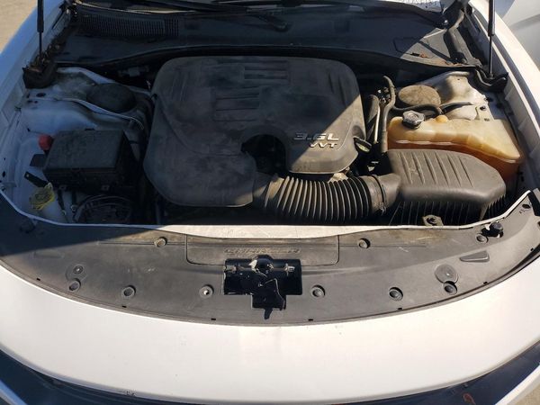 2019 DODGE CHARGER SXT — Engine bay