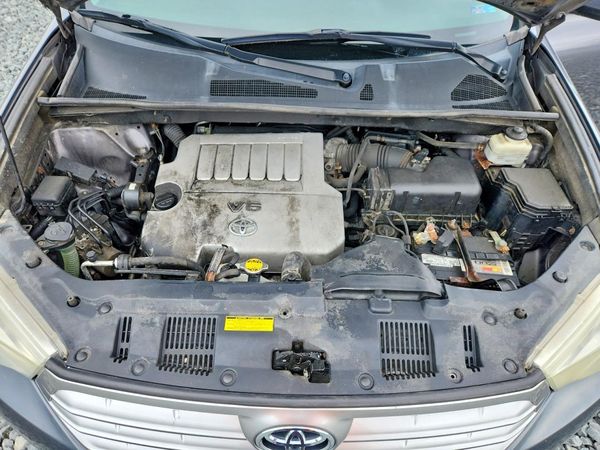 2012 TOYOTA HIGHLANDER Base/Hybrid — Engine bay